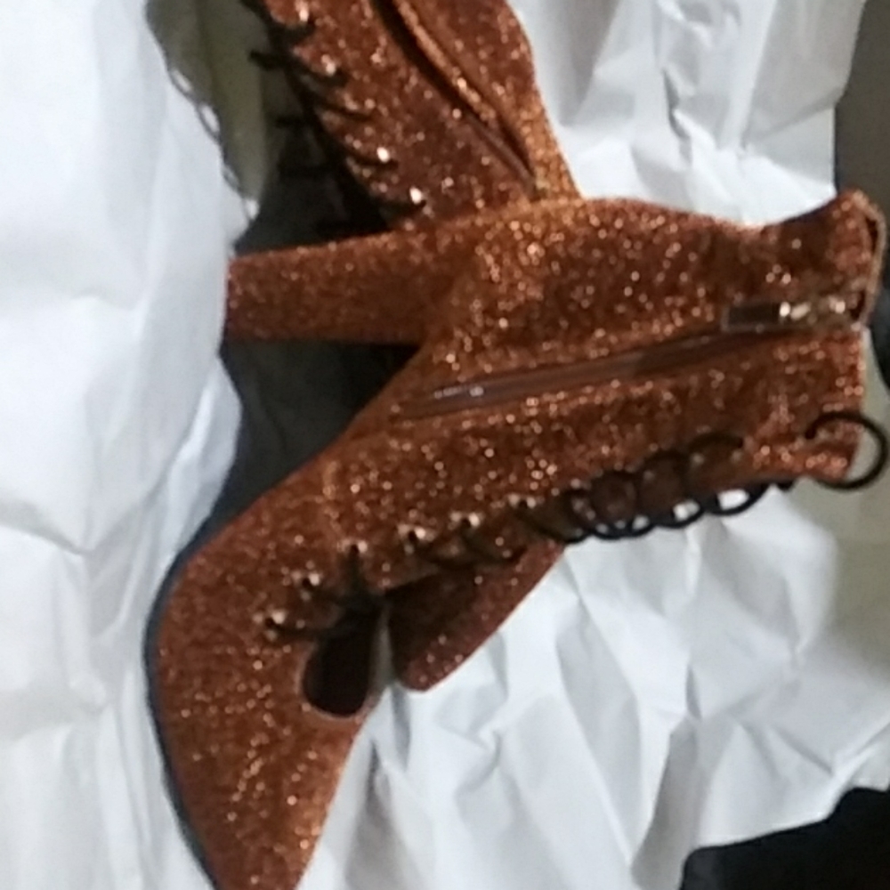 Shoes - Picture 4 of 4
